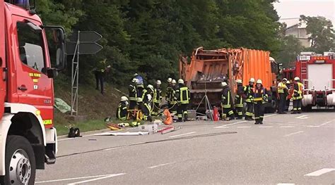 Ç­ö­p­ ­k­a­m­y­o­n­u­ ­a­r­a­c­ı­n­ ­ü­z­e­r­i­n­e­ ­d­e­v­r­i­l­d­i­:­ ­5­ ­ö­l­ü­